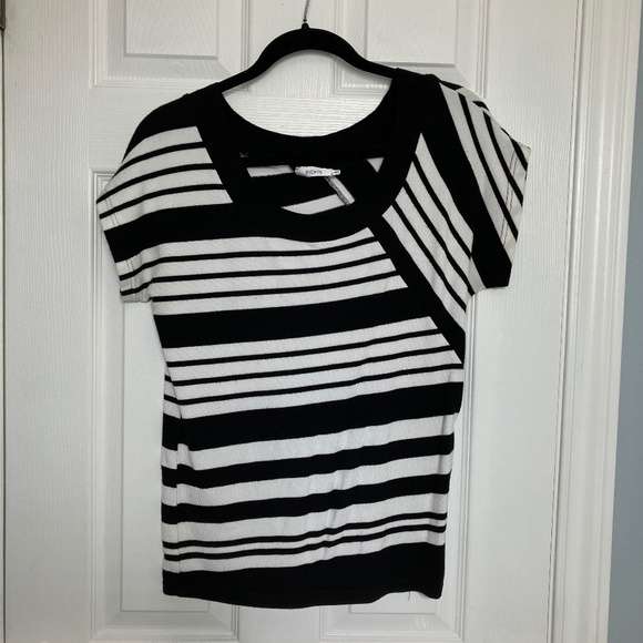 Bundle 4/$20-  Rickis Knit Shirt - Med - Picture 1 of 4